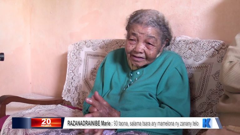 RAZANADRAINIBE Marie : 93 taona, salama tsara ary mamelona ny zanany telo